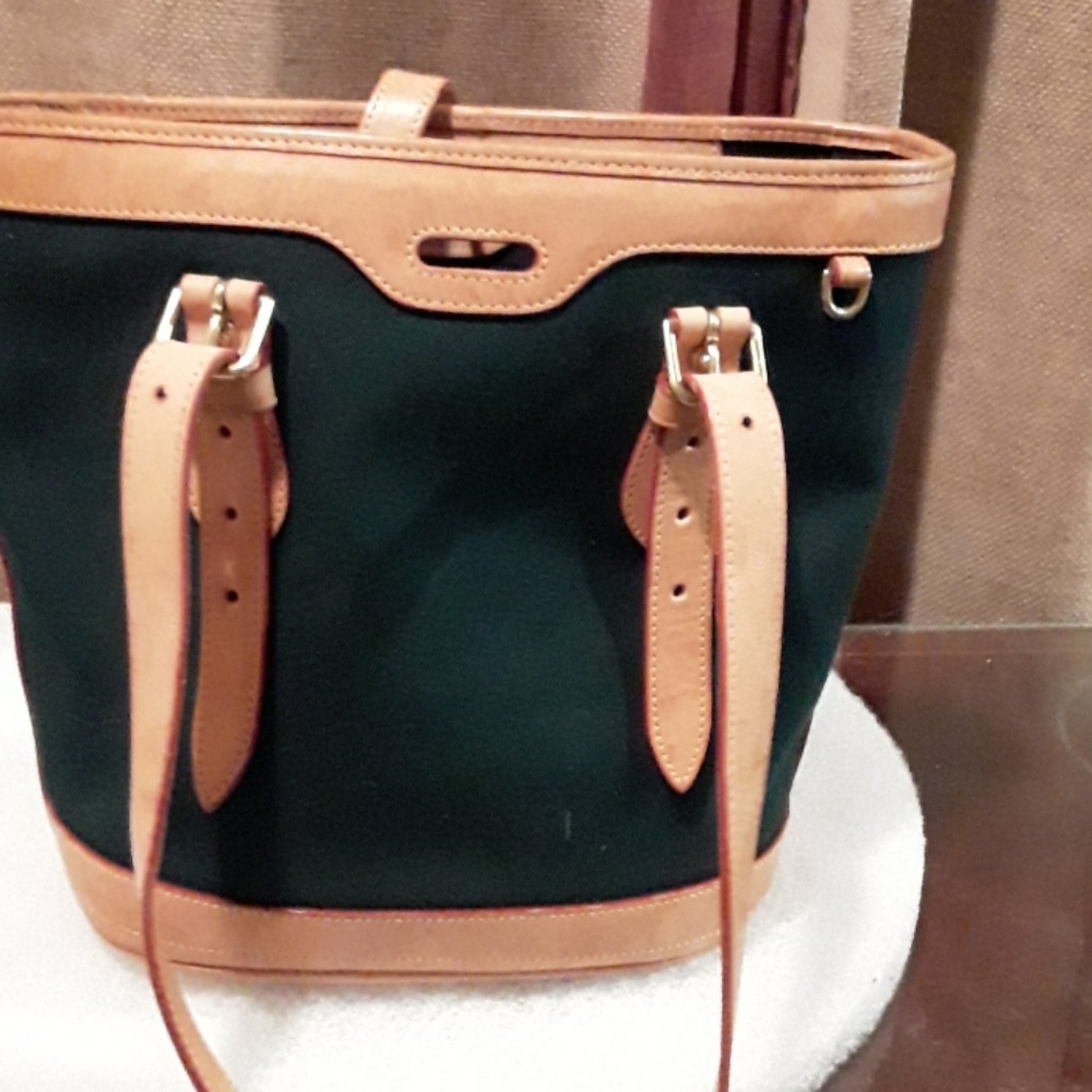 Use dooney & Bourke good  good condition